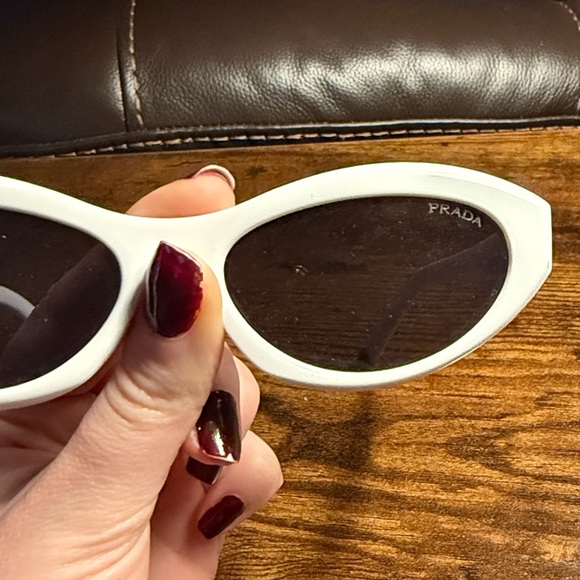 White prada sunglasses with silver detailing - Picture 6 of 6